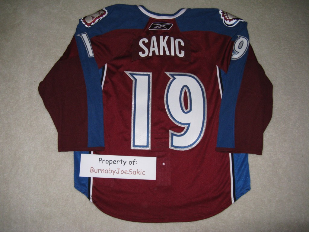 joe sakic t shirt